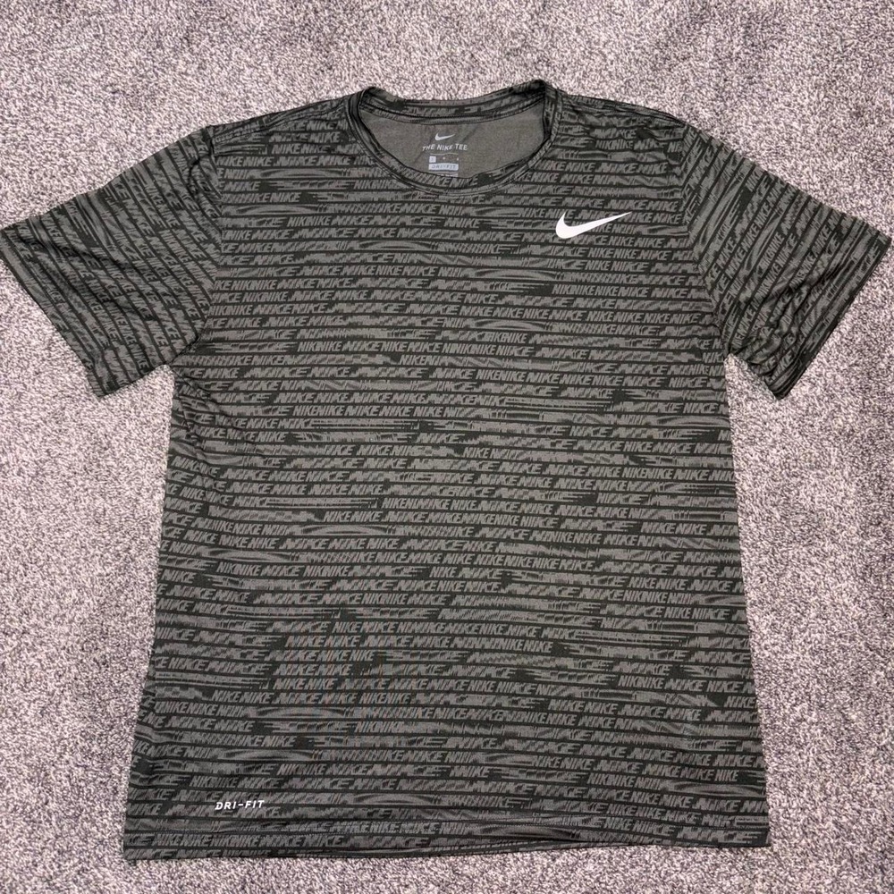 Nike Dri-FIT Graphic T-Shirt Men's Large Repeating Logo Athletic Workout Tee